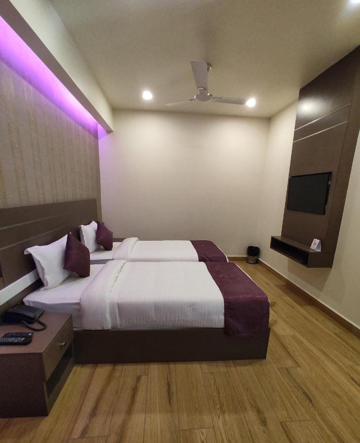 Hotel Lavender Infopark Kochi Esterno foto