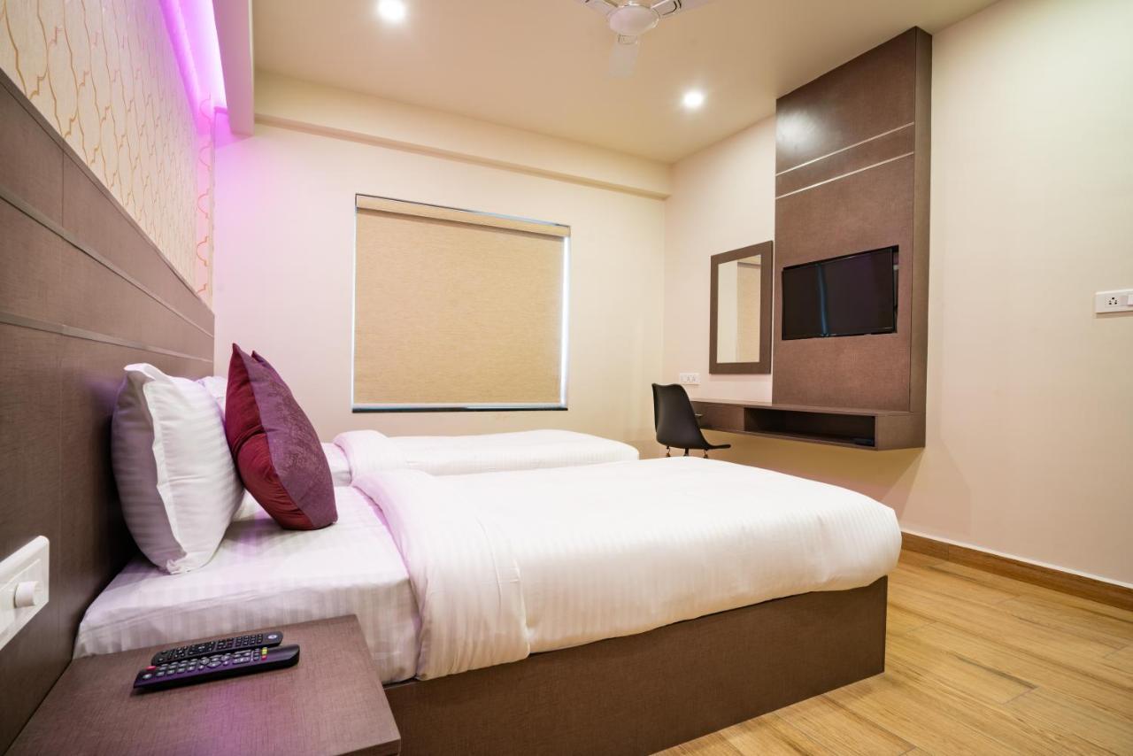 Hotel Lavender Infopark Kochi Esterno foto