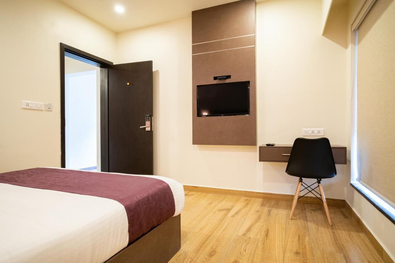 Hotel Lavender Infopark Kochi Esterno foto