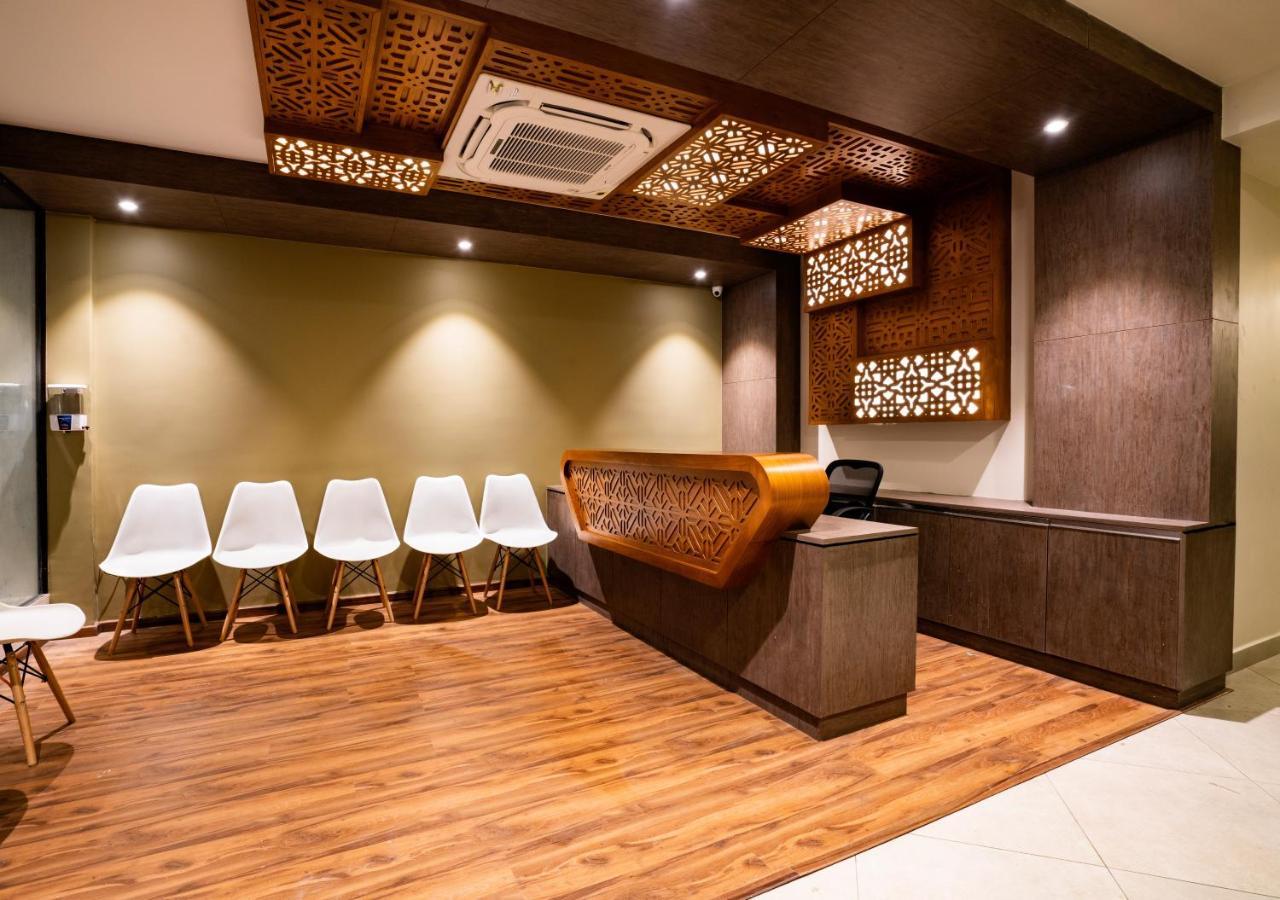 Hotel Lavender Infopark Kochi Esterno foto