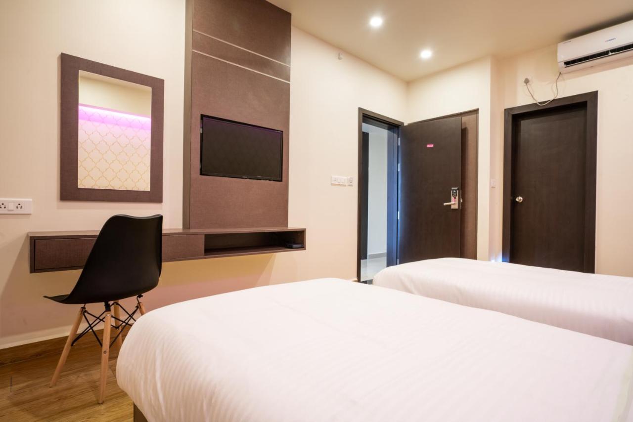 Hotel Lavender Infopark Kochi Esterno foto
