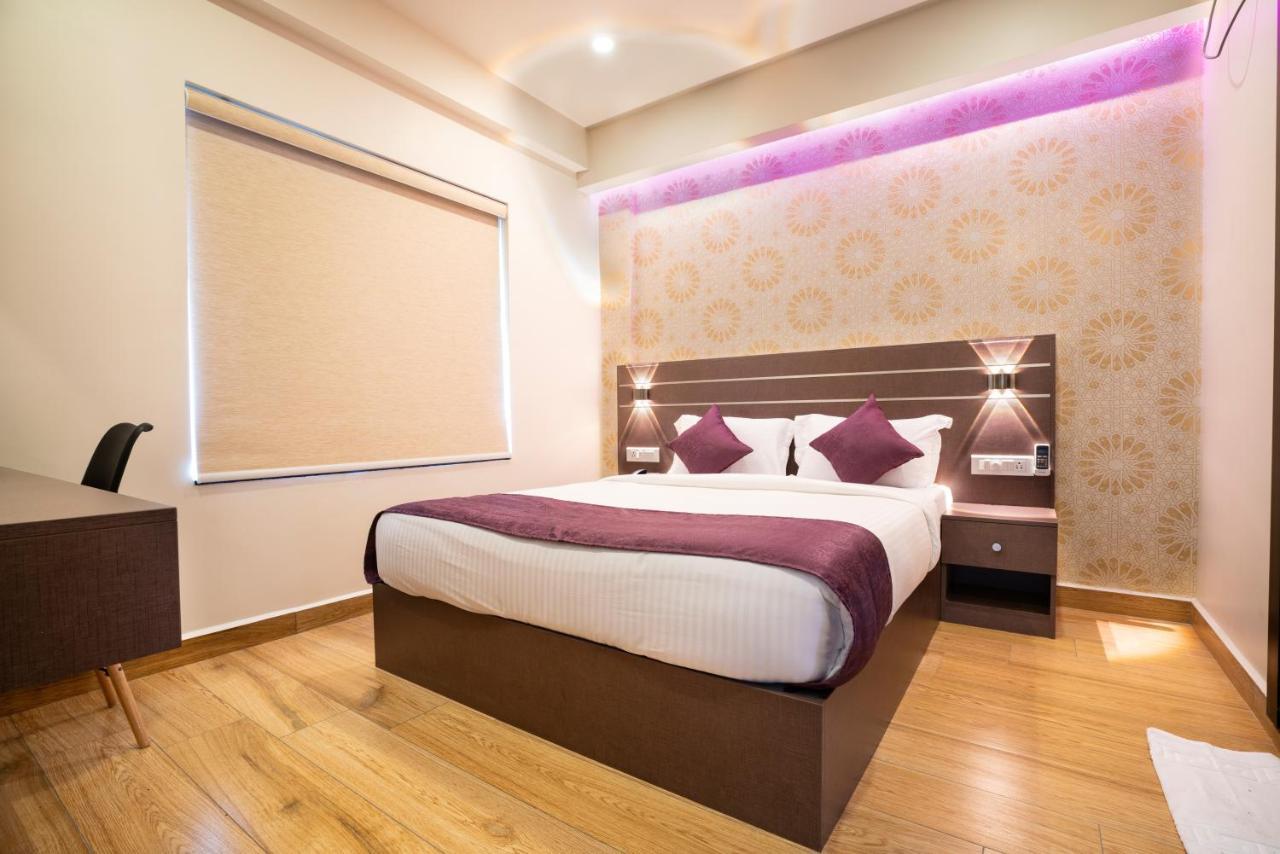 Hotel Lavender Infopark Kochi Esterno foto