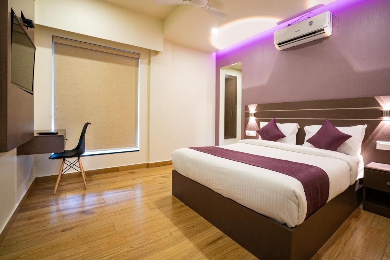 Hotel Lavender Infopark Kochi Esterno foto