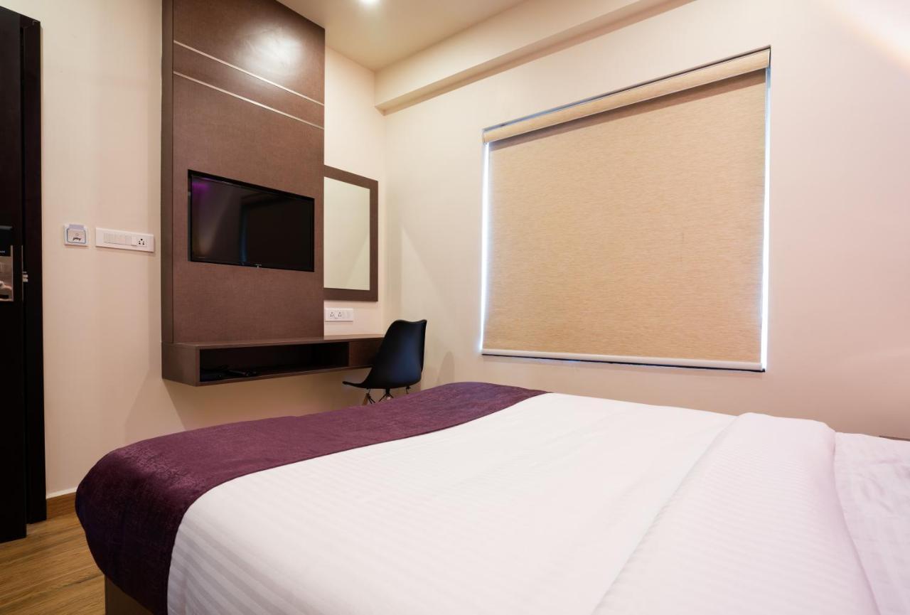 Hotel Lavender Infopark Kochi Esterno foto