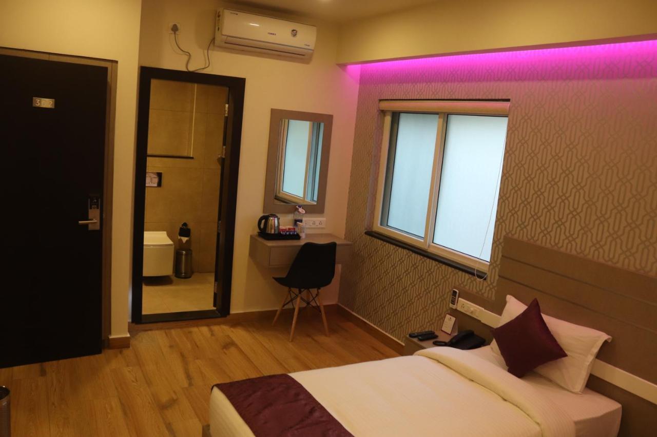 Hotel Lavender Infopark Kochi Esterno foto