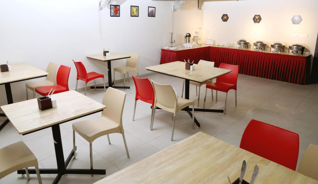 Hotel Lavender Infopark Kochi Esterno foto