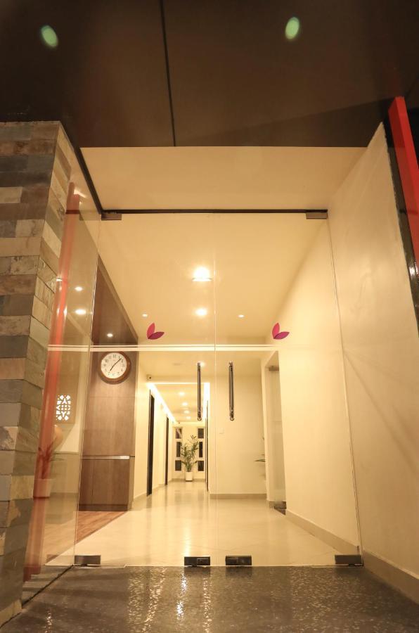 Hotel Lavender Infopark Kochi Esterno foto